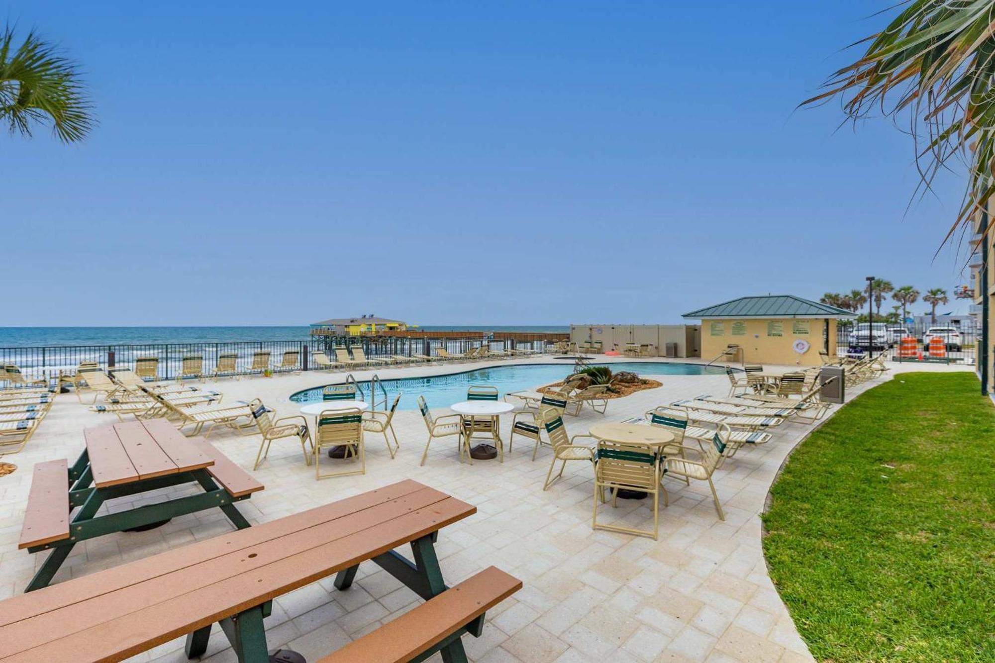 Ocean Front Condo With Amazing Views! Sunglow Resort 402 By Brightwild Daytona Beach Shores Exteriér fotografie